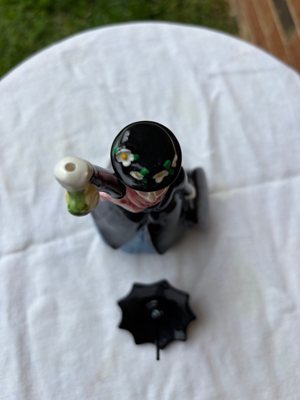 Vintage Mary Poppins with Umbrella Ceramic Figurine - Picture 5 of 6